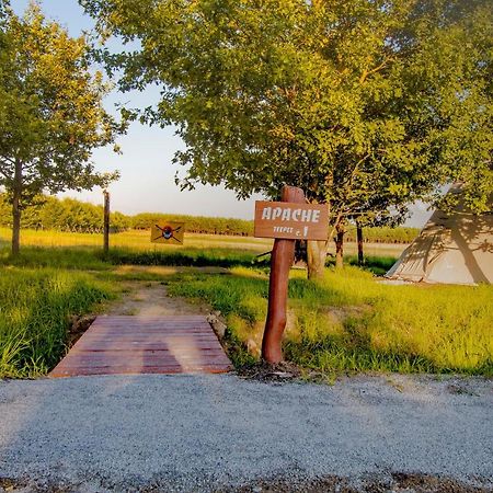 Residence Safari Resort - Teepee Village Borovany  Dış mekan fotoğraf